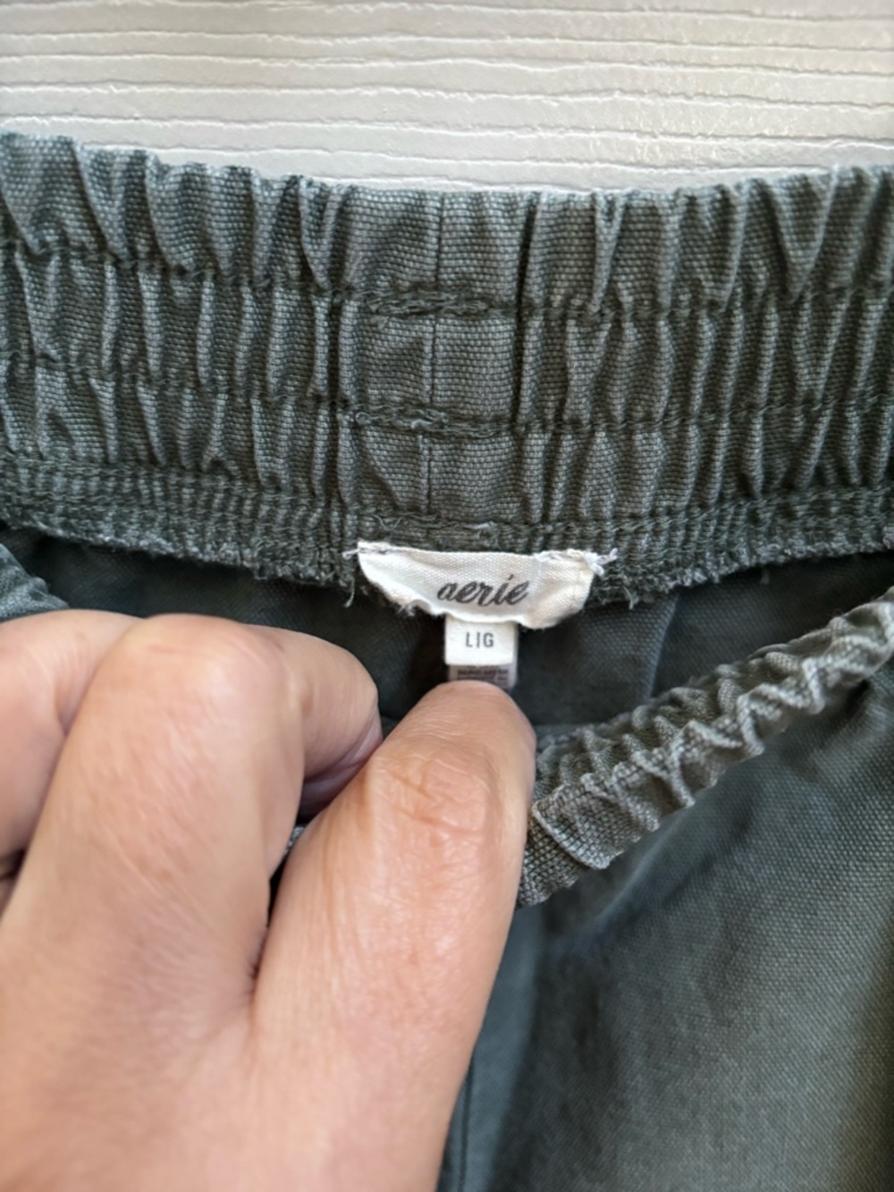 Aerie Woman’s Green Zippered Cargo Pocket Pull-on Shorts, Size L, EUC - Picture 3 of 3